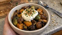 Kürbispfanne mit Rosenkohl – kräftig angeröstet und mit Marroni schön cremig