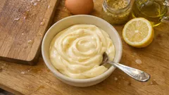 Mayonnaise selber machen: einfach, cremig und in wenigen Minuten geruehrt