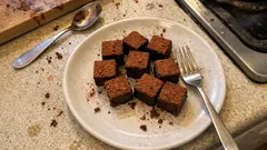 Basler Schoggi-Torf: saftig, schokoladig und einfach vom Blech