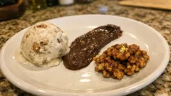 Trilogie von der Baumnuss: Glace, Schoko-Crème und karamellisierte Nüsse – so gelingt’s