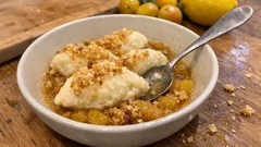 Quarknocken mit Mirabellenkompott – ein warmes Dessert für die Mirabellensaison