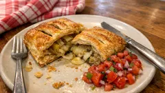 Fenchel-Jalousie mit geräuchertem Käse – knusprig aus dem Ofen und ganz einfach