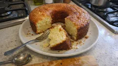 Ciambellone soffice: ein einfacher italienischer Kuchen, der lange saftig bleibt