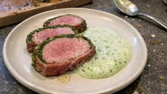 Kalbsmosaik sous-vide bei 58 °C – zartes Kalbsfilet im Rohschinken mit Kräuterschaum