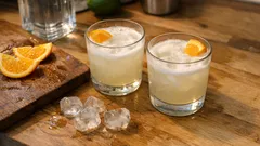 Gin-Sauser: der einfache Herbstdrink mit rotem Sauser und Orange