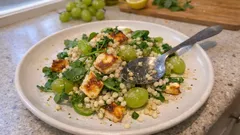 Perlcouscous-Salat mit Trauben und Halloumi – einfach, besonders und voller Aroma