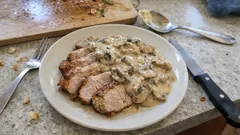 Schweinsgeschnetzeltes mit Pilzrahmsauce – einfach, cremig und schön saftig