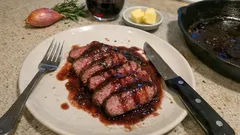 Klassische Rotweinsauce selber machen – einfach, fein und voller Aroma