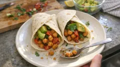 Kichererbsen-Wrap mit Avocado und Peperoni – schnell, frisch und sättigend