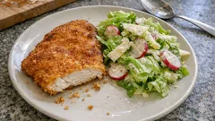 Caesarschnitzel mit Lattich und Sbrinz – knusprig, frisch und schnell gemacht