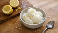 Zitronensorbet selber machen – so wird es schön frisch und fein