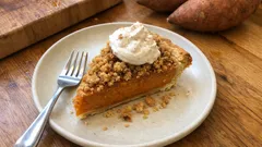 Süsskartoffel-Pie mit Whisky-Rahm – cremig, würzig und ideal für kühle Tage